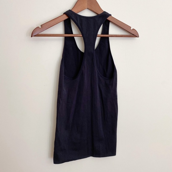 🔹 Nike | Seamless Racerback Tank - Picture 3 of 7